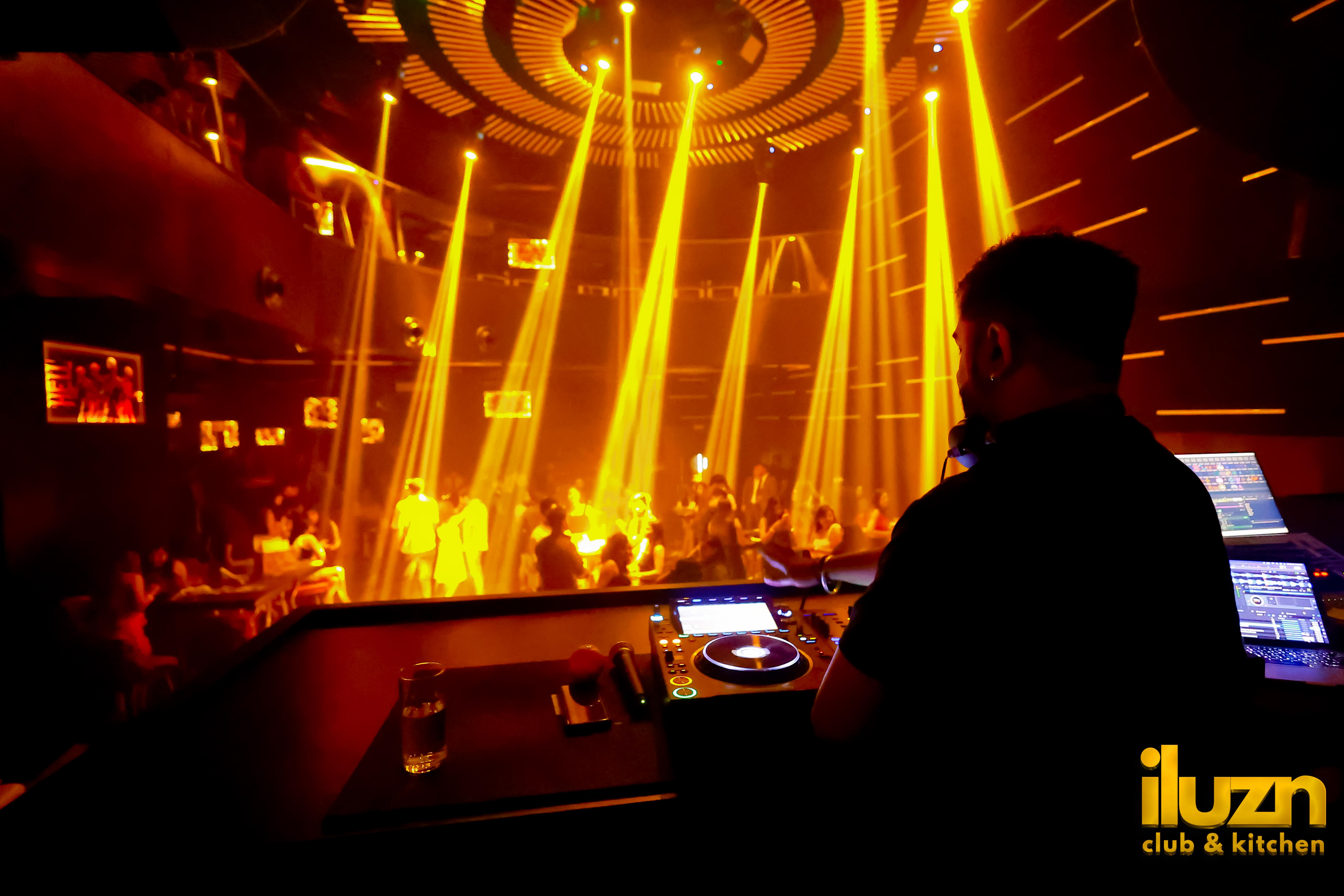  Iluzn club and kitchen  slider image